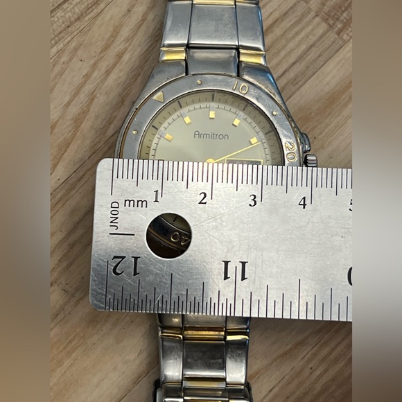 Armitron Men’s Watch Vintage Two Tone Bracelet Yellow Dial Day Date Windows - Picture 10 of 11